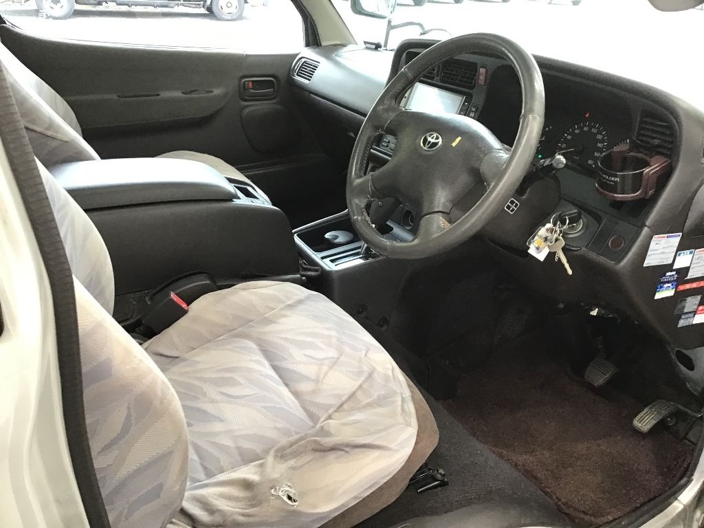 TOYOTA HIACE