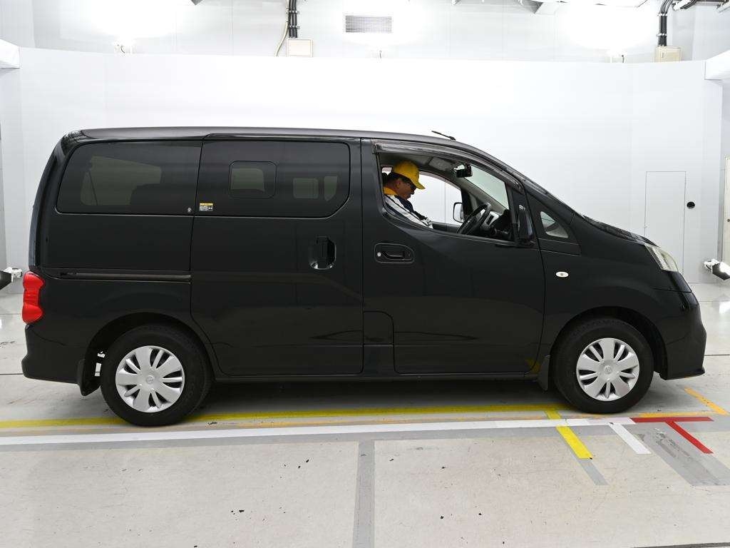 NISSAN NV200