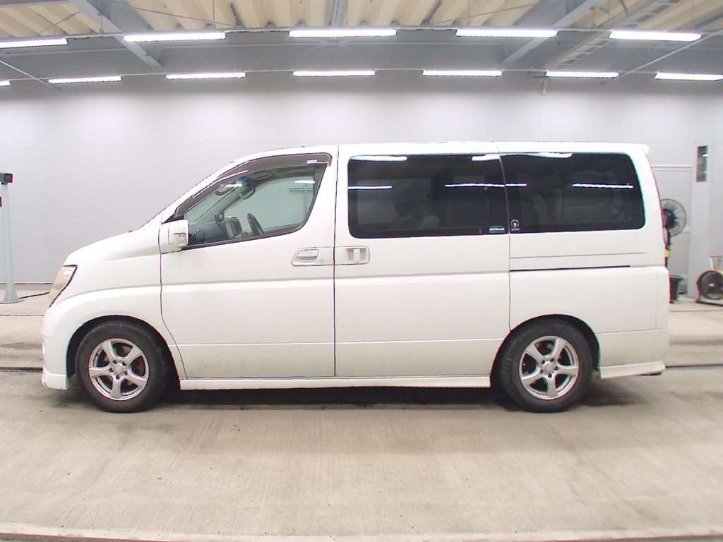 NISSAN ELGRAND