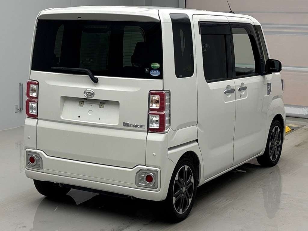 DAIHATSU WAKE