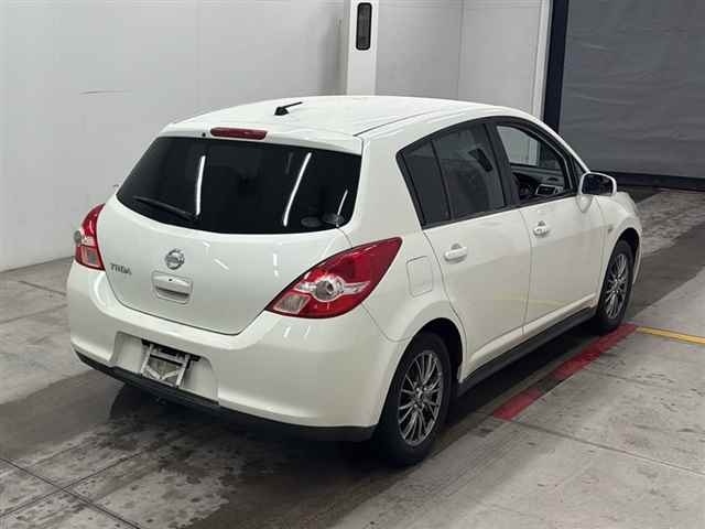 NISSAN TIIDA