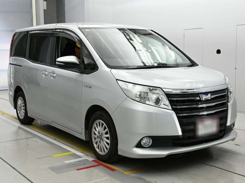 TOYOTA NOAH