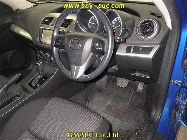MAZDA AXELA