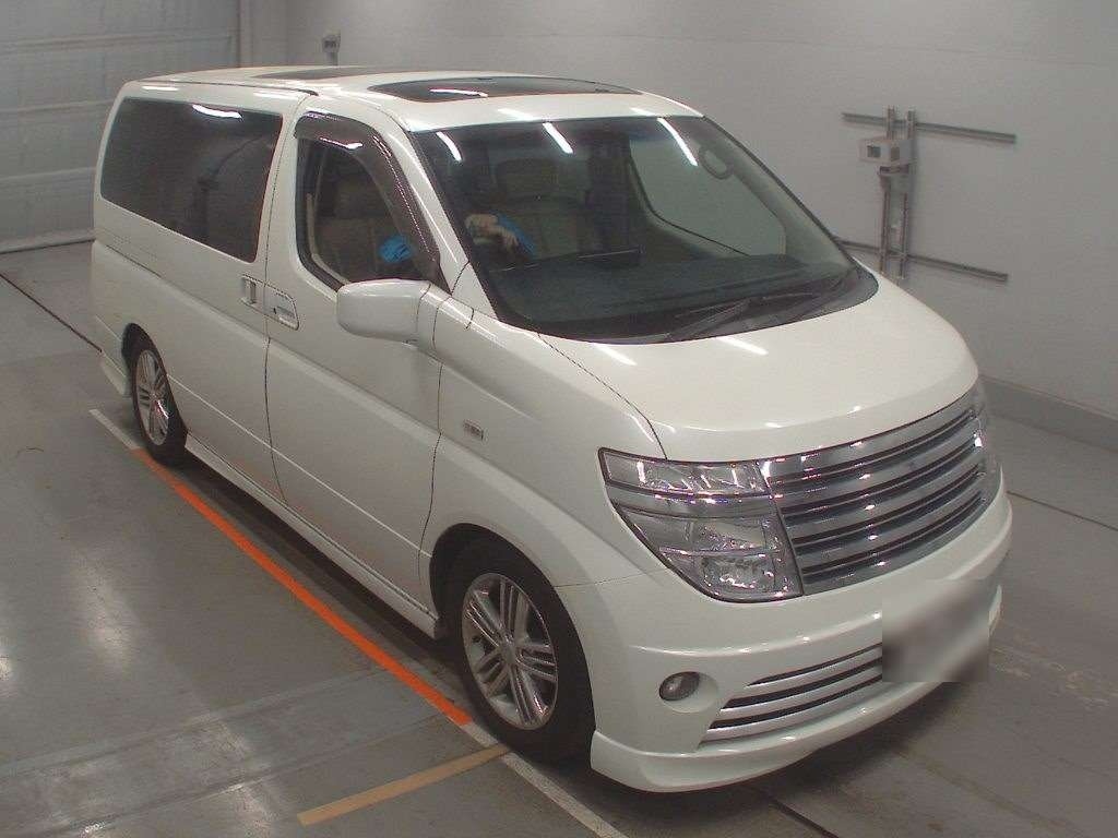 NISSAN ELGRAND