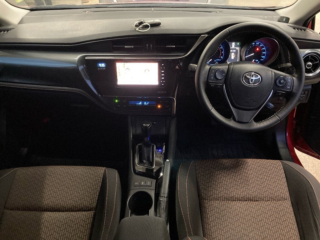 TOYOTA AURIS