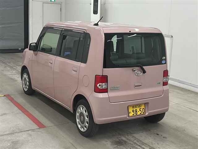 TOYOTA PIXIS SPACE