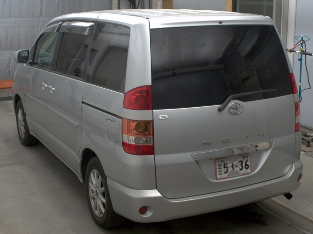 TOYOTA NOAH