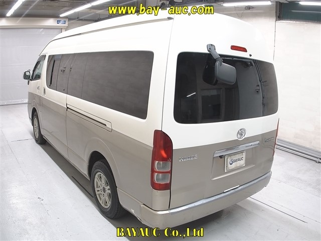 TOYOTA HIACE