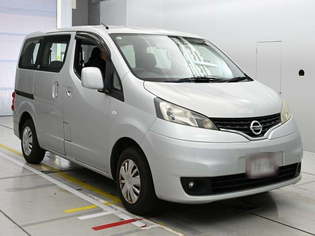 NISSAN NV200