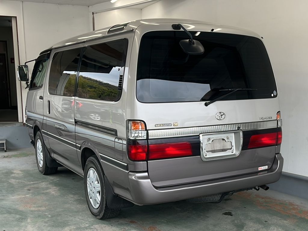 TOYOTA HIACE