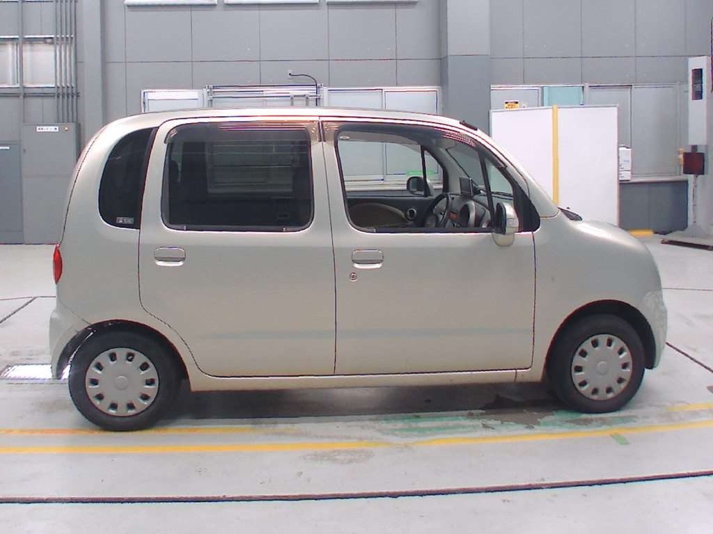 DAIHATSU MOVE LATTE