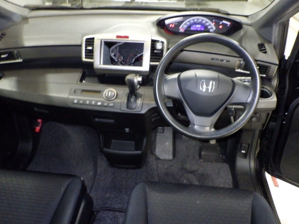 HONDA FREED SPIKE