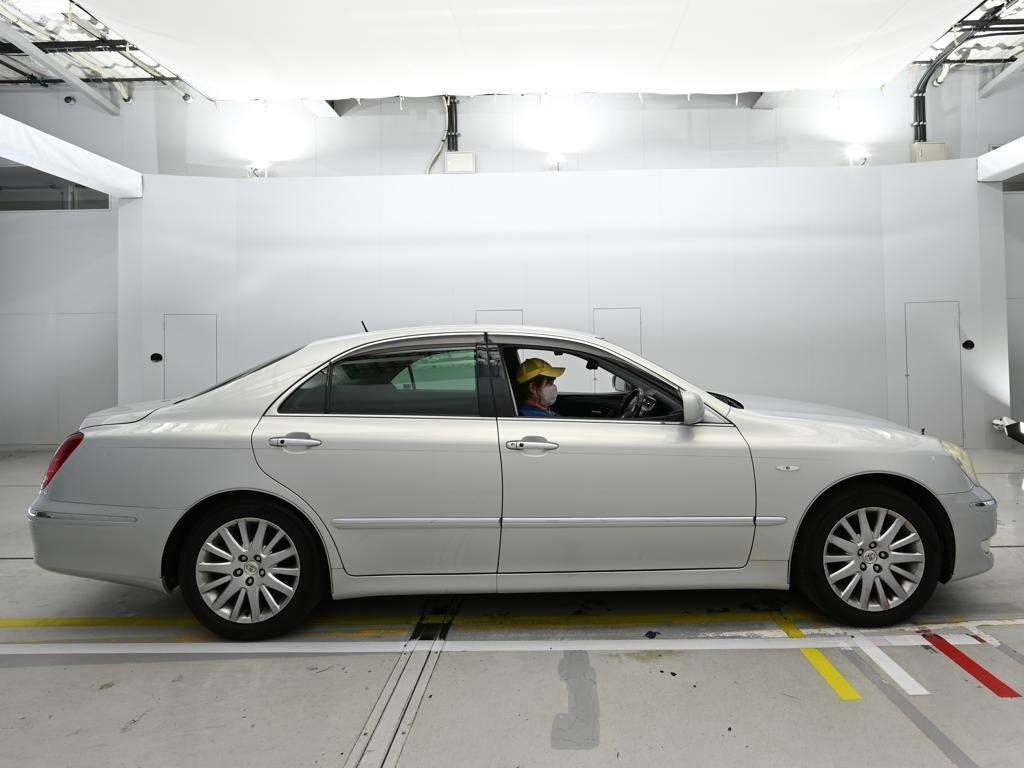 TOYOTA CROWN MAJESTA