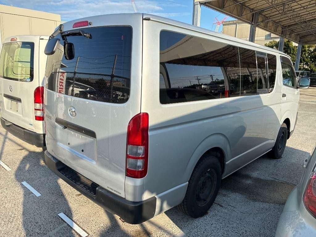TOYOTA REGIUS ACE