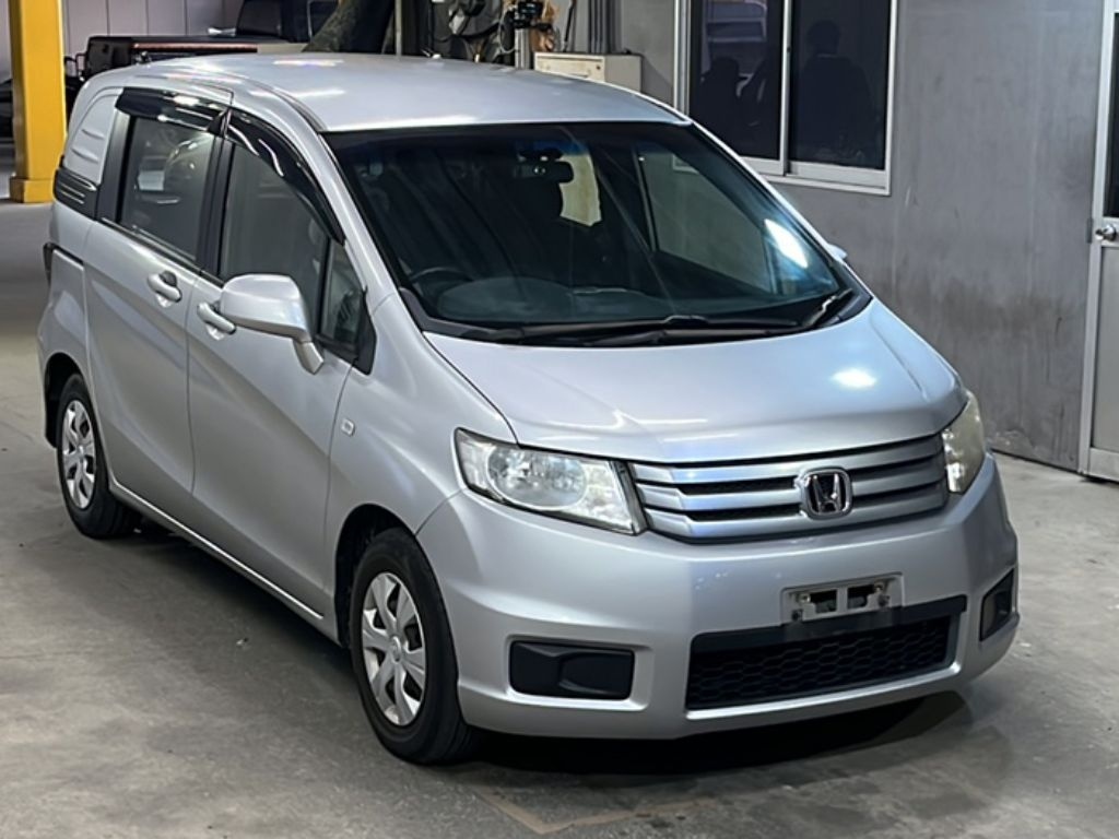 HONDA FREED SPIKE