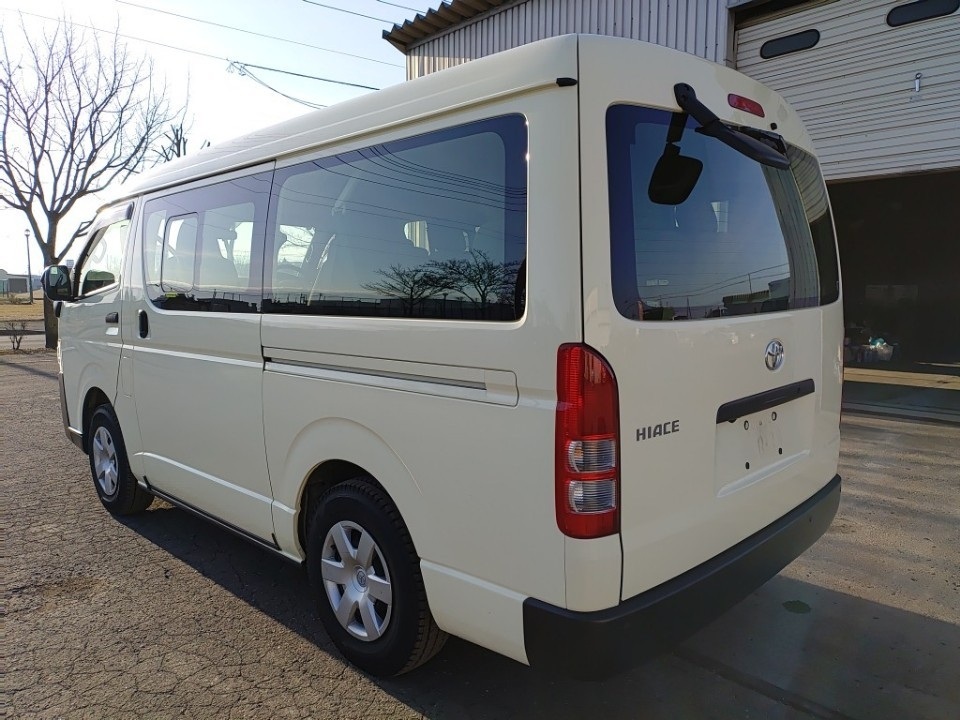 TOYOTA HIACE