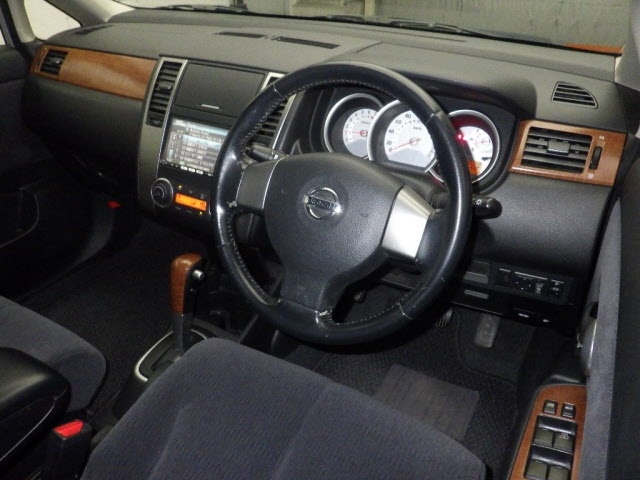 NISSAN TIIDA LATIO
