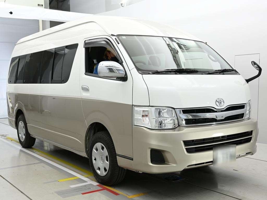TOYOTA HIACE
