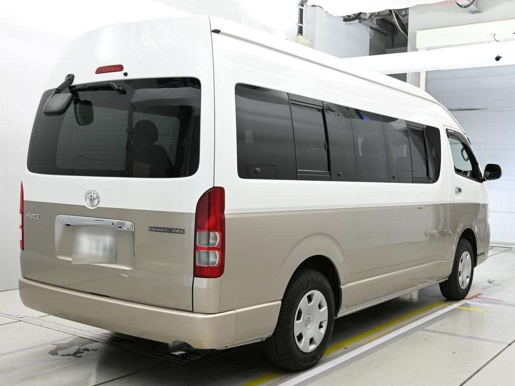 TOYOTA HIACE