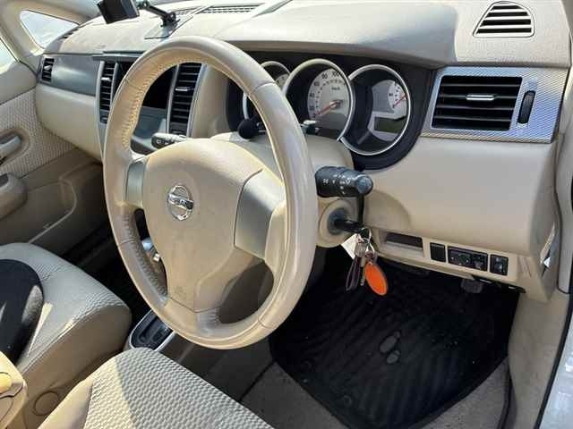 NISSAN TIIDA