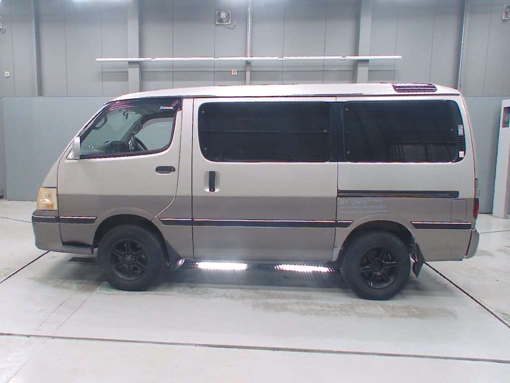 TOYOTA HIACE
