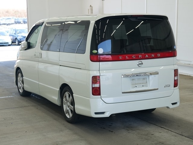 NISSAN ELGRAND