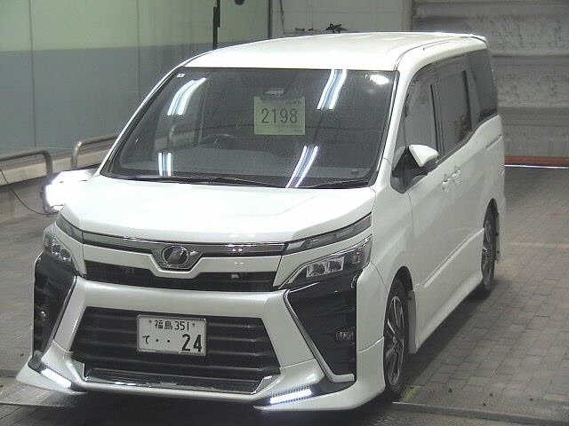 TOYOTA VOXY