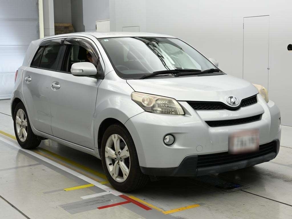 TOYOTA IST