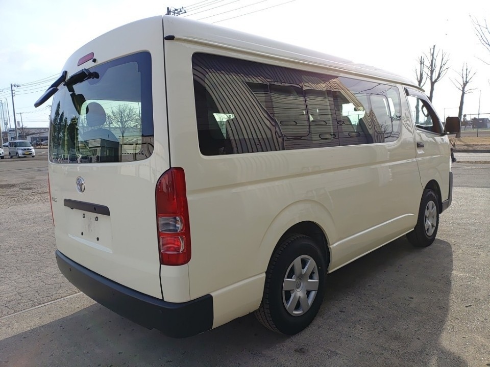 TOYOTA HIACE
