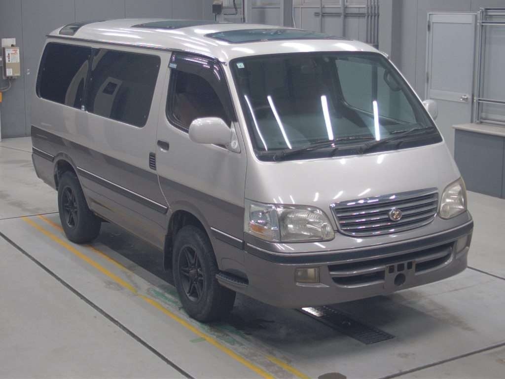 TOYOTA HIACE