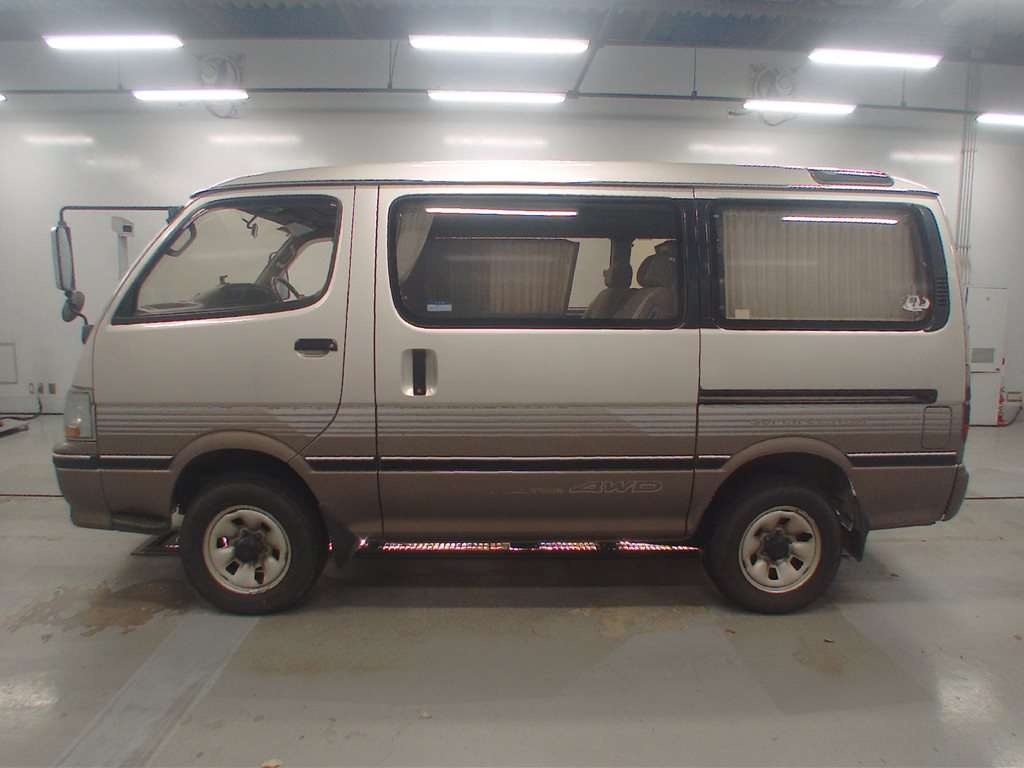 TOYOTA HIACE