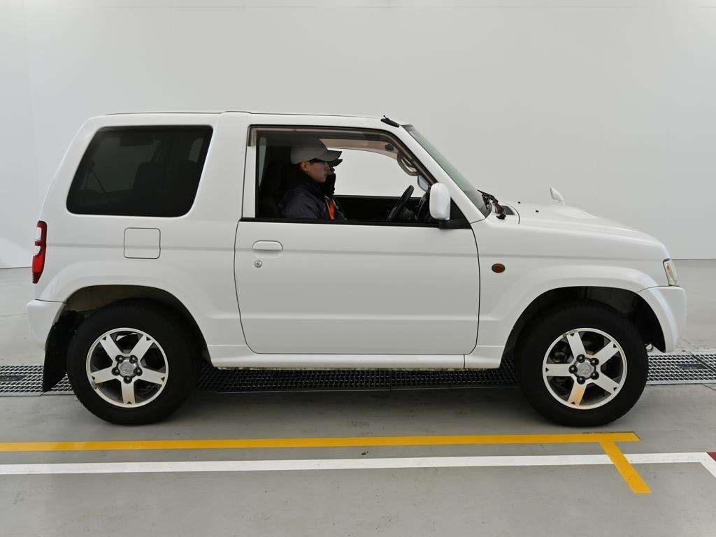 MITSUBISHI PAJERO MINI