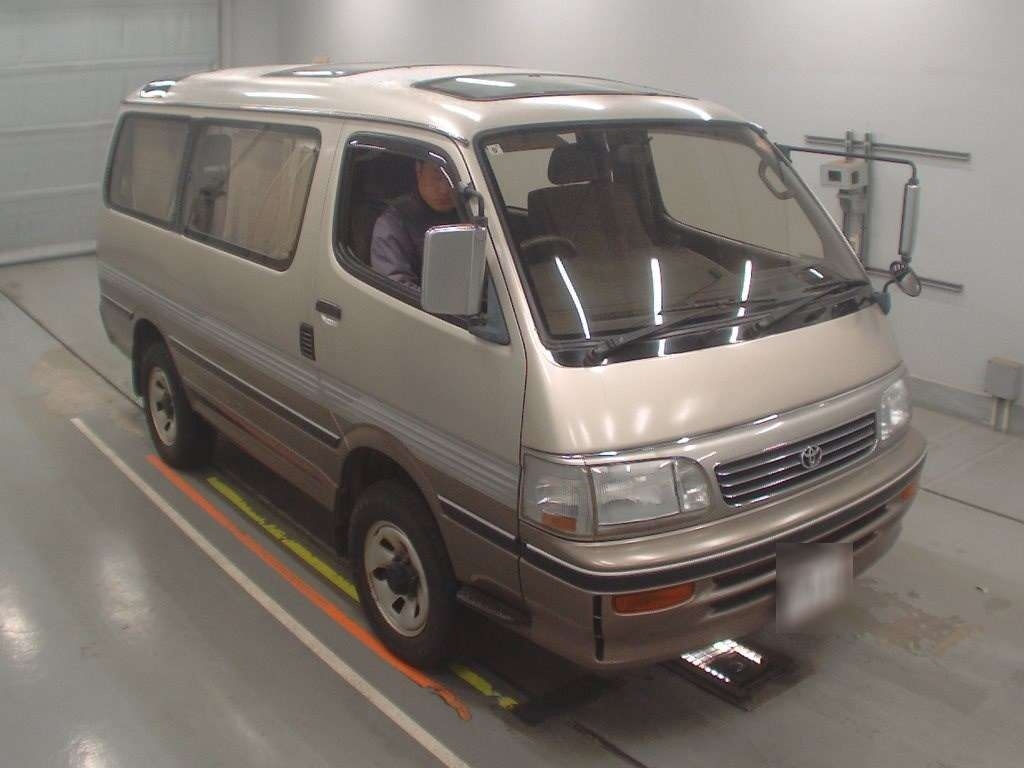 TOYOTA HIACE