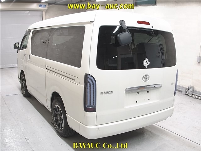 TOYOTA HIACE