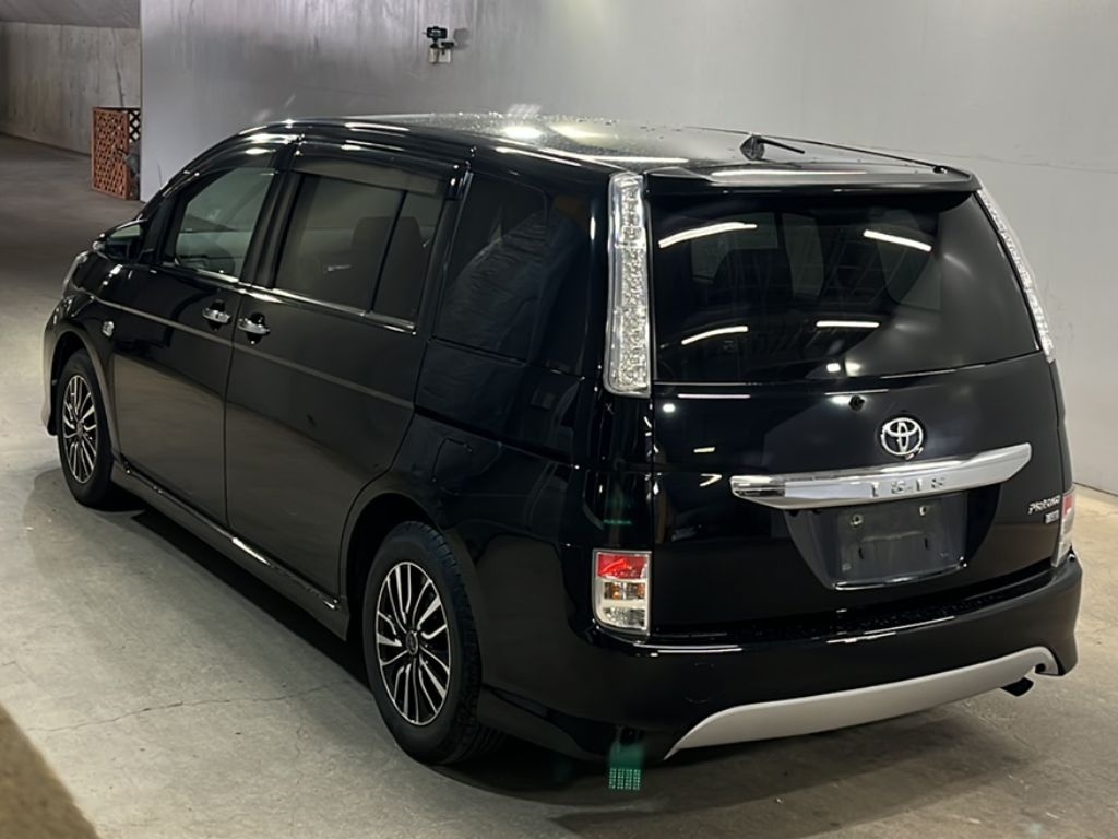 TOYOTA ISIS