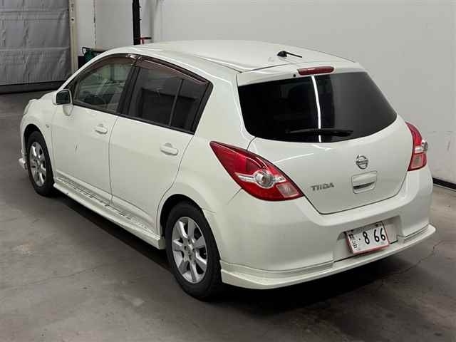 NISSAN TIIDA