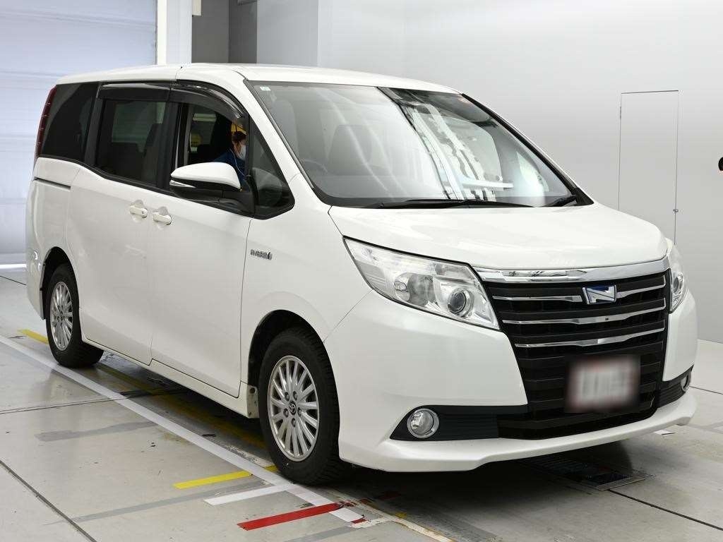 TOYOTA NOAH