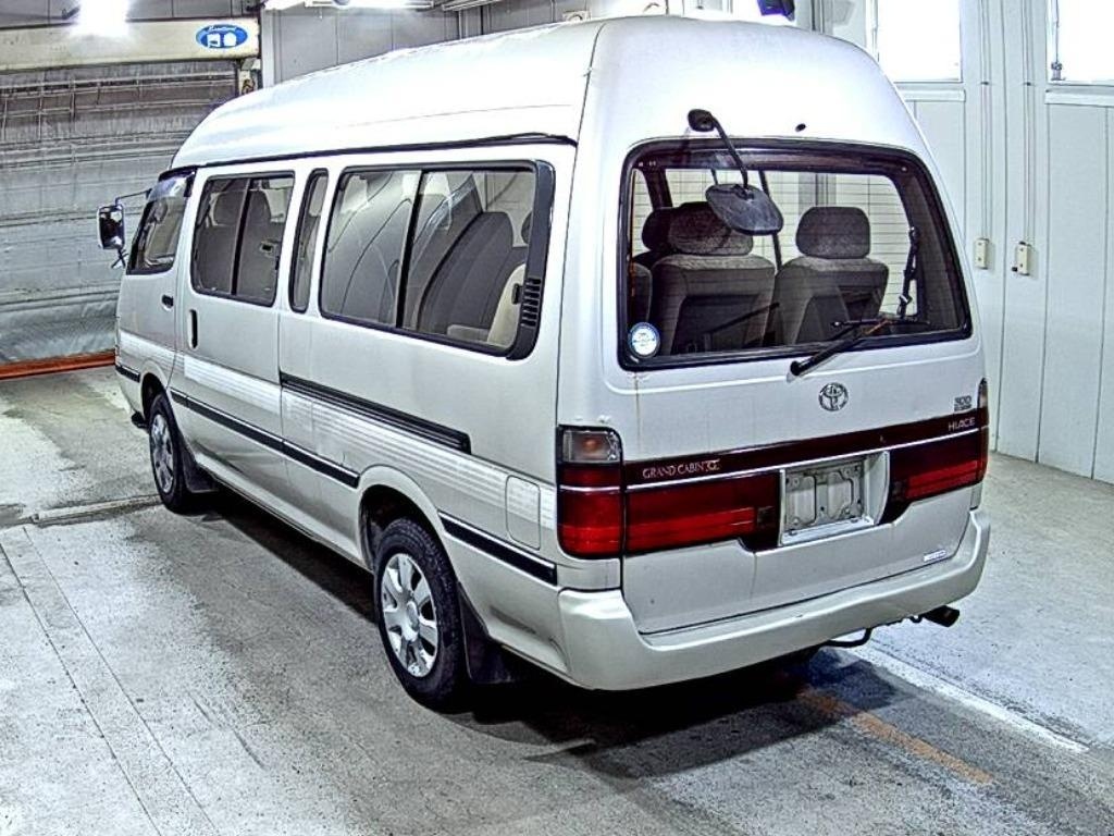 TOYOTA HIACE