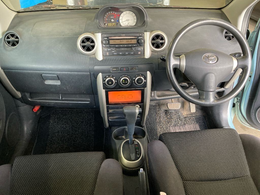 TOYOTA IST