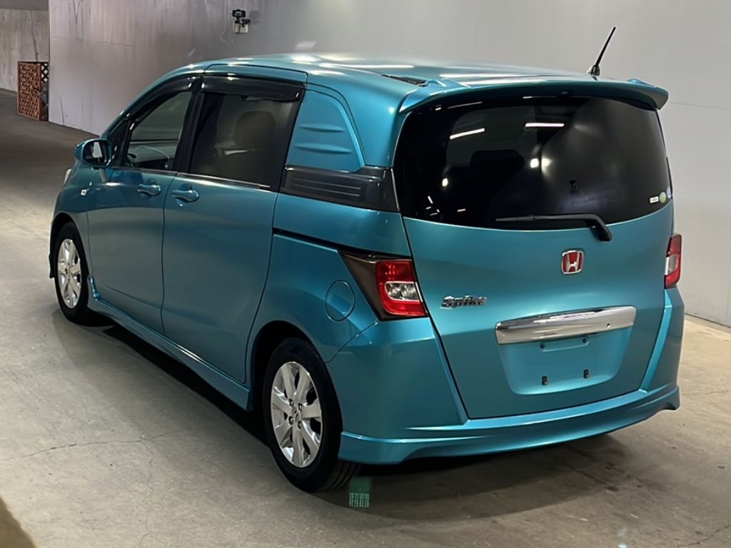 HONDA FREED SPIKE