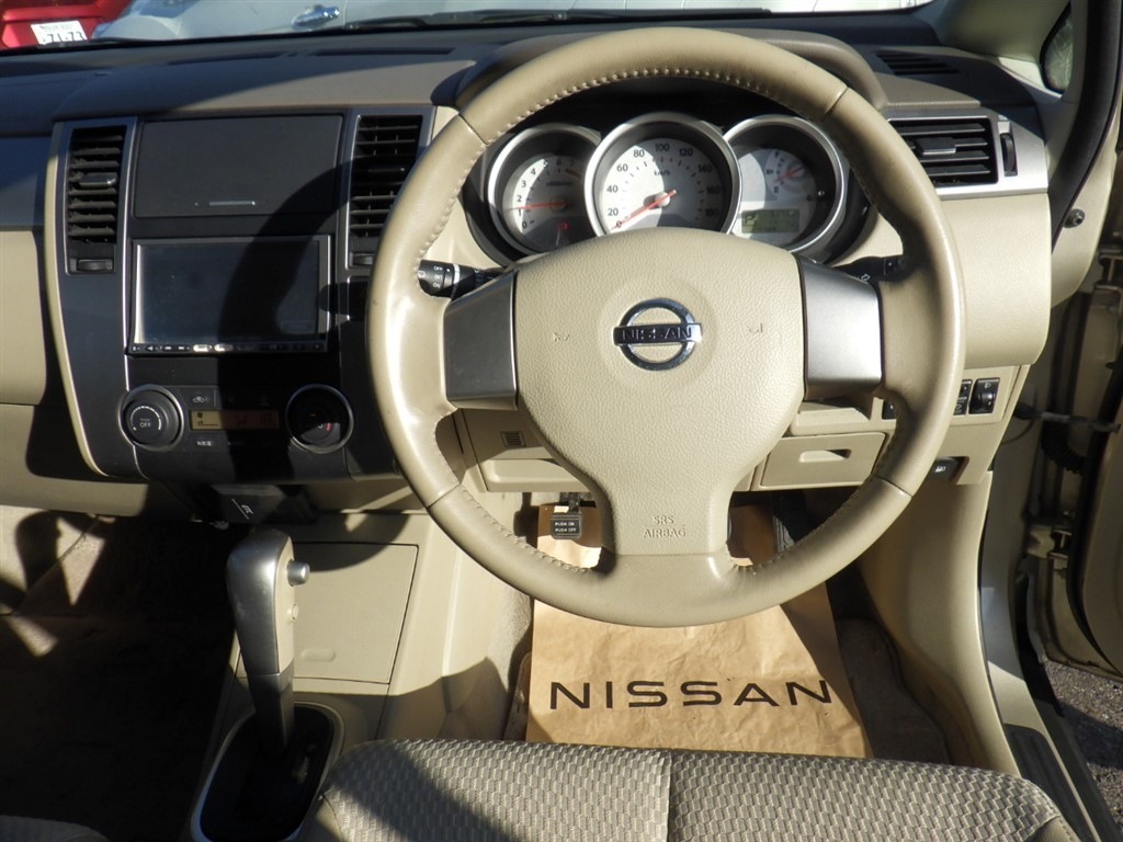 NISSAN TIIDA
