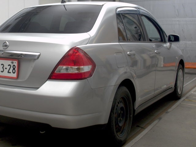 NISSAN TIIDA LATIO