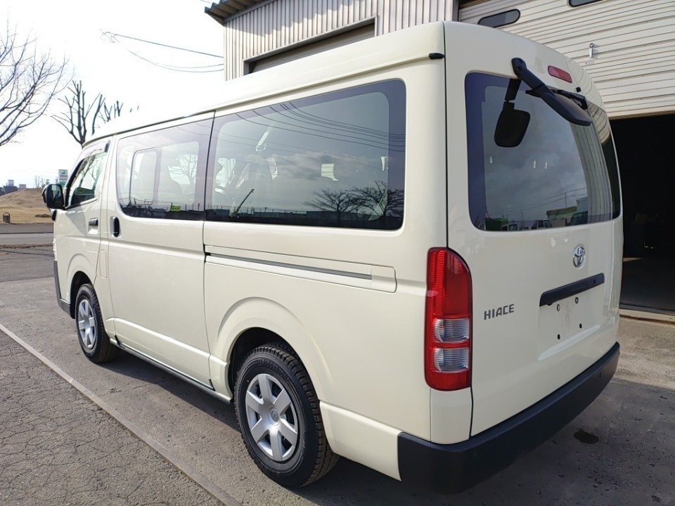 TOYOTA HIACE