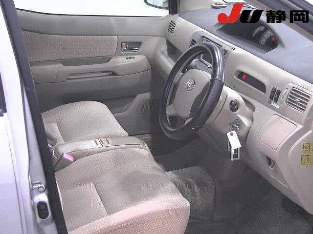 TOYOTA RAUM