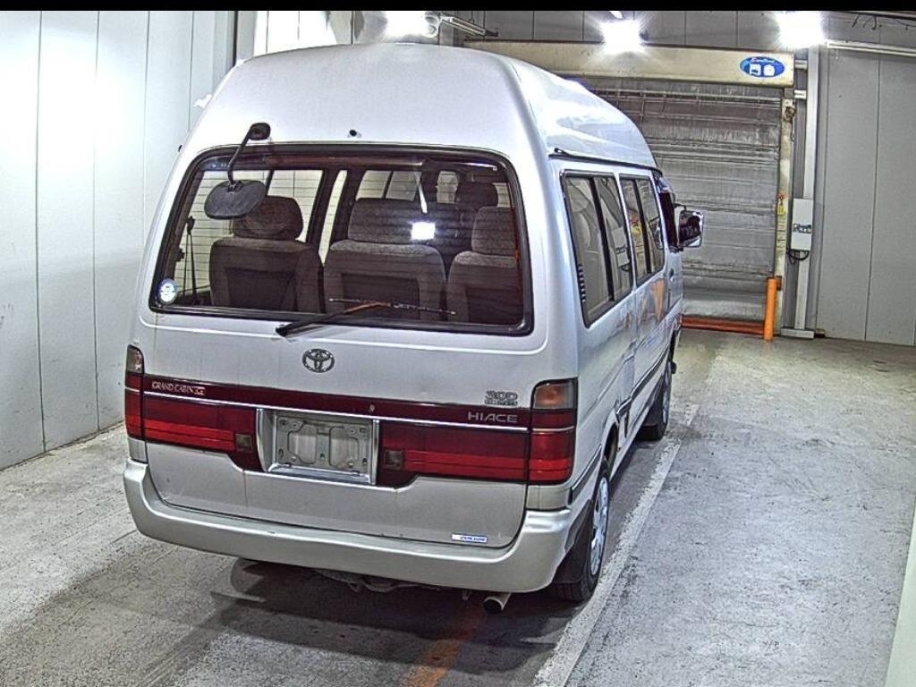 TOYOTA HIACE