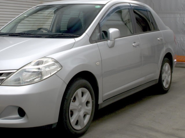 NISSAN TIIDA LATIO