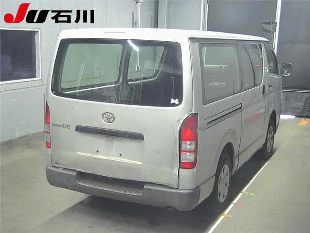TOYOTA REGIUS ACE