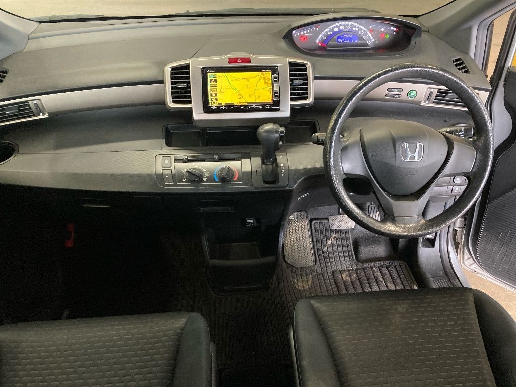 HONDA FREED SPIKE