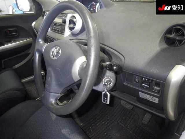TOYOTA IST
