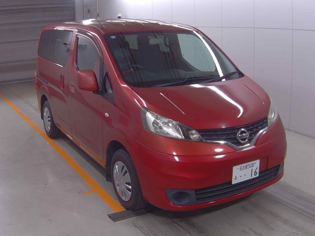NISSAN NV200